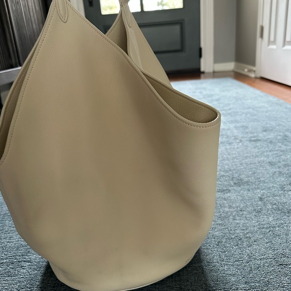 Khaite Medium Lotus Tote in Off-White - Picture 15 of 16